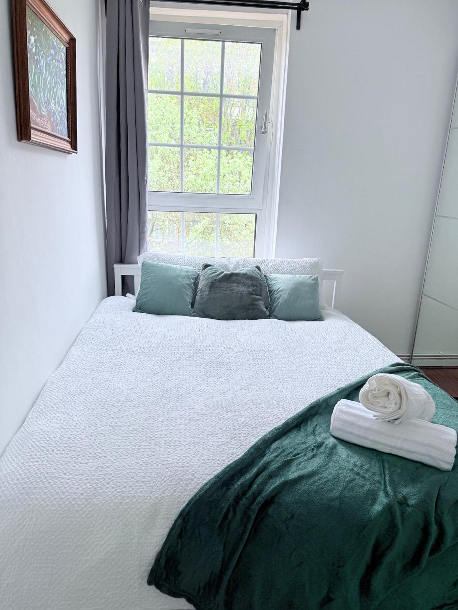 Cozy Double Retreat-private With Shared Bathroom -king Size Bed, Near Station, For 2 Ppl Near *